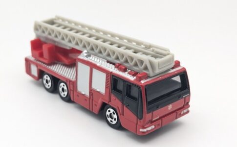 トミカ No.108 日野 はしご付消防車（モリタ・スーパージャイロラダー）レビュー