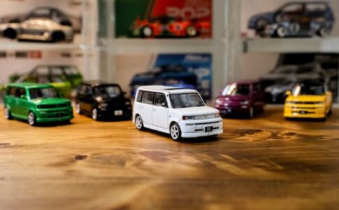 bBミニカーの決定版！DIECASTTEAM 1/64 トヨタ bB
