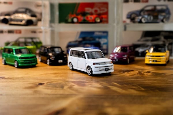 bBミニカーの決定版！DIECASTTEAM 1/64 トヨタ bB