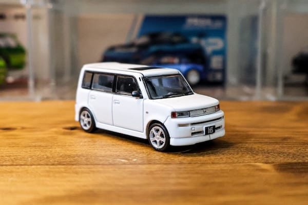bBミニカーの決定版！DIECASTTEAM 1/64 トヨタ bB