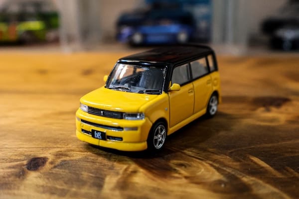 bBミニカーの決定版！DIECASTTEAM 1/64 トヨタ bB
