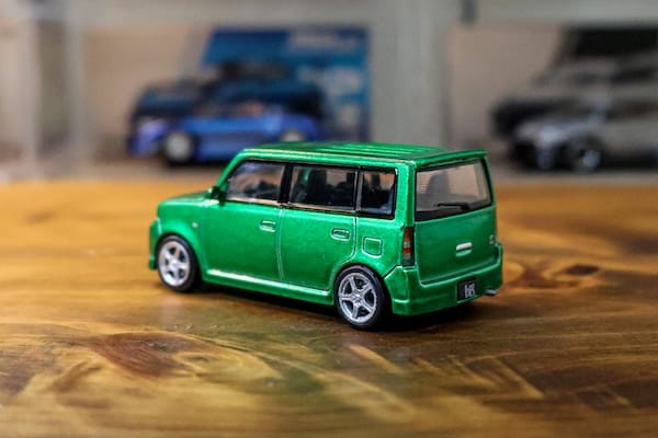bBミニカーの決定版！DIECASTTEAM 1/64 トヨタ bB