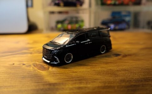 MINI GT 1/64 Toyota アルファード 40 KUHL ブラック(右ハンドル)