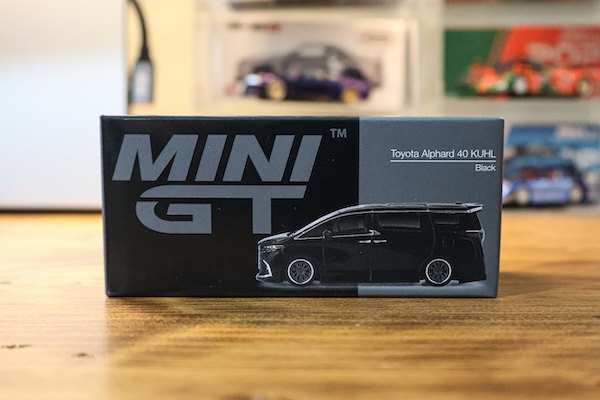 MINI GT 1/64 Toyota アルファード 40 KUHL ブラック(右ハンドル)