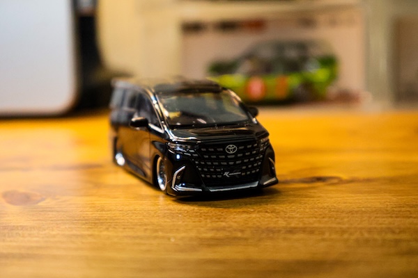 MINI GT 1/64 Toyota アルファード 40 KUHL ブラック(右ハンドル)