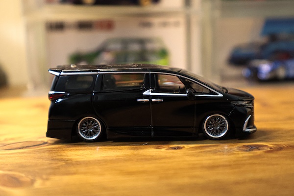 MINI GT 1/64 Toyota アルファード 40 KUHL ブラック(右ハンドル)