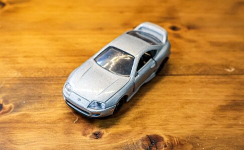 引き締まった印象のシルバーボディ！トミカREBORN トヨタ スープラ(タカラトミーモールオリジナル)