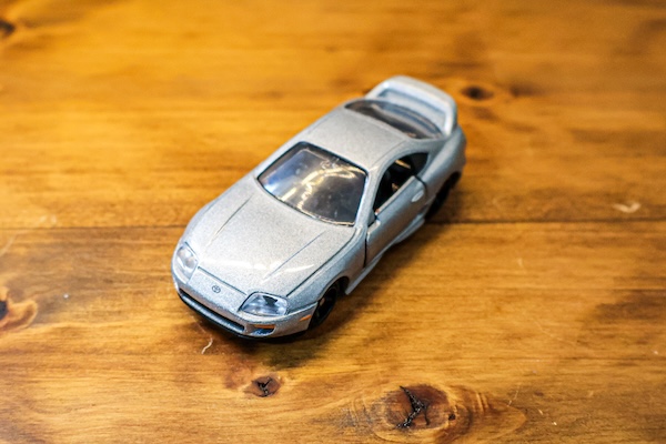 引き締まった印象のシルバーボディ！トミカREBORN トヨタ スープラ(タカラトミーモールオリジナル)