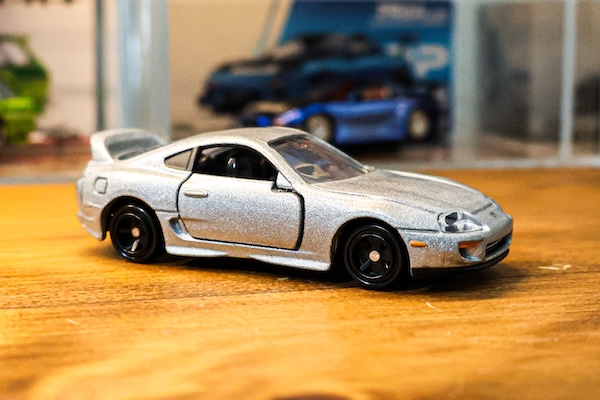 引き締まった印象のシルバーボディ！トミカREBORN トヨタ スープラ(タカラトミーモールオリジナル)