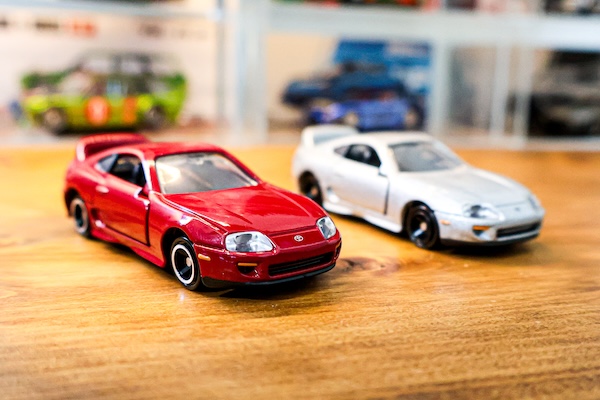 引き締まった印象のシルバーボディ！トミカREBORN トヨタ スープラ(タカラトミーモールオリジナル)