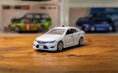 アクションが素晴らしい！トミカプレミアム 24 トヨタ マークX 覆面パトロールカー