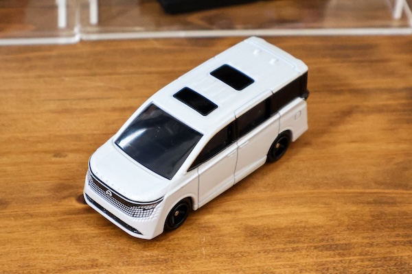 トミカ No.93 日産 エルグランド レビュー