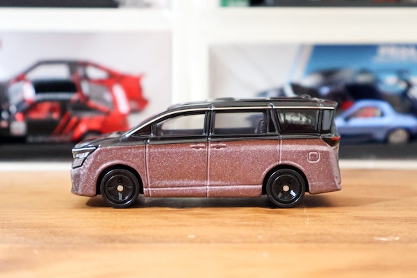 トミカ No.93 日産 エルグランド レビュー