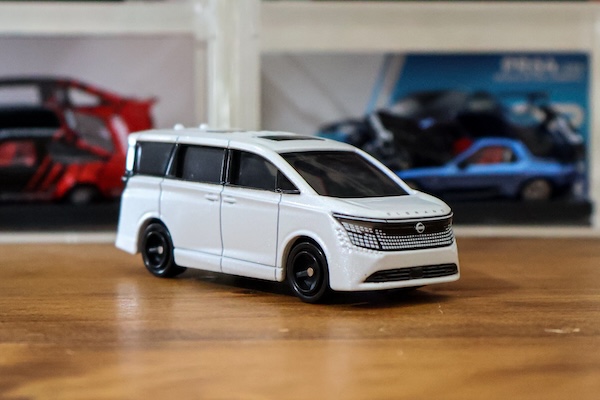 トミカ No.93 日産 エルグランド レビュー