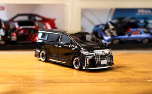 真打登場！？1/64 トヨタ アルファード カスタムバージョン ブラック レビュー