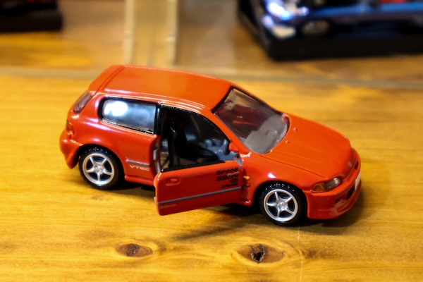 妙義ナイトキッズの2台が登場！トミカプレミアムunlimited 頭文字D 中里R32&庄司シビック レビュー