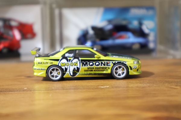 1/64 [MOTN] 日産 スカイライン GT-R(R34) ムーンアイズ