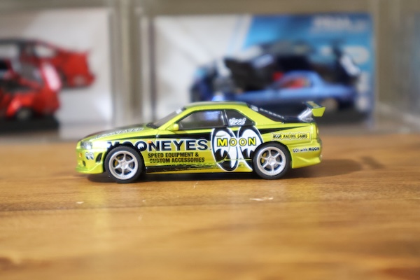 1/64 [MOTN] 日産 スカイライン GT-R(R34) ムーンアイズ