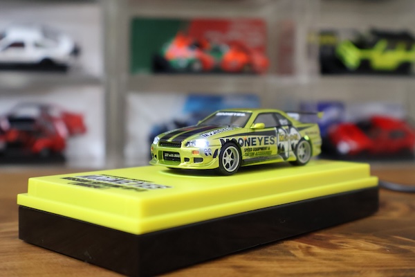 1/64 [MOTN] 日産 スカイライン GT-R(R34) ムーンアイズ