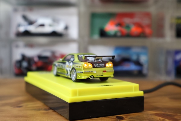 1/64 [MOTN] 日産 スカイライン GT-R(R34) ムーンアイズ